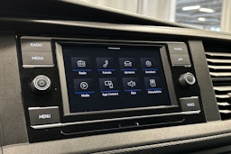valkoinen Volkswagen Transporter 2023 kuva 13.