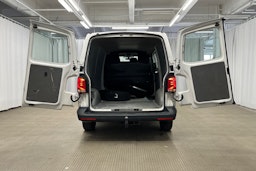 valkoinen Volkswagen Transporter 2023 kuva 9.