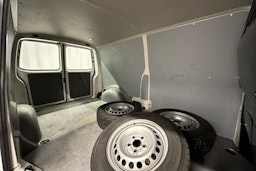 valkoinen Volkswagen Transporter 2023 kuva 10.