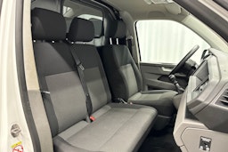 valkoinen Volkswagen Transporter 2023 kuva 12.