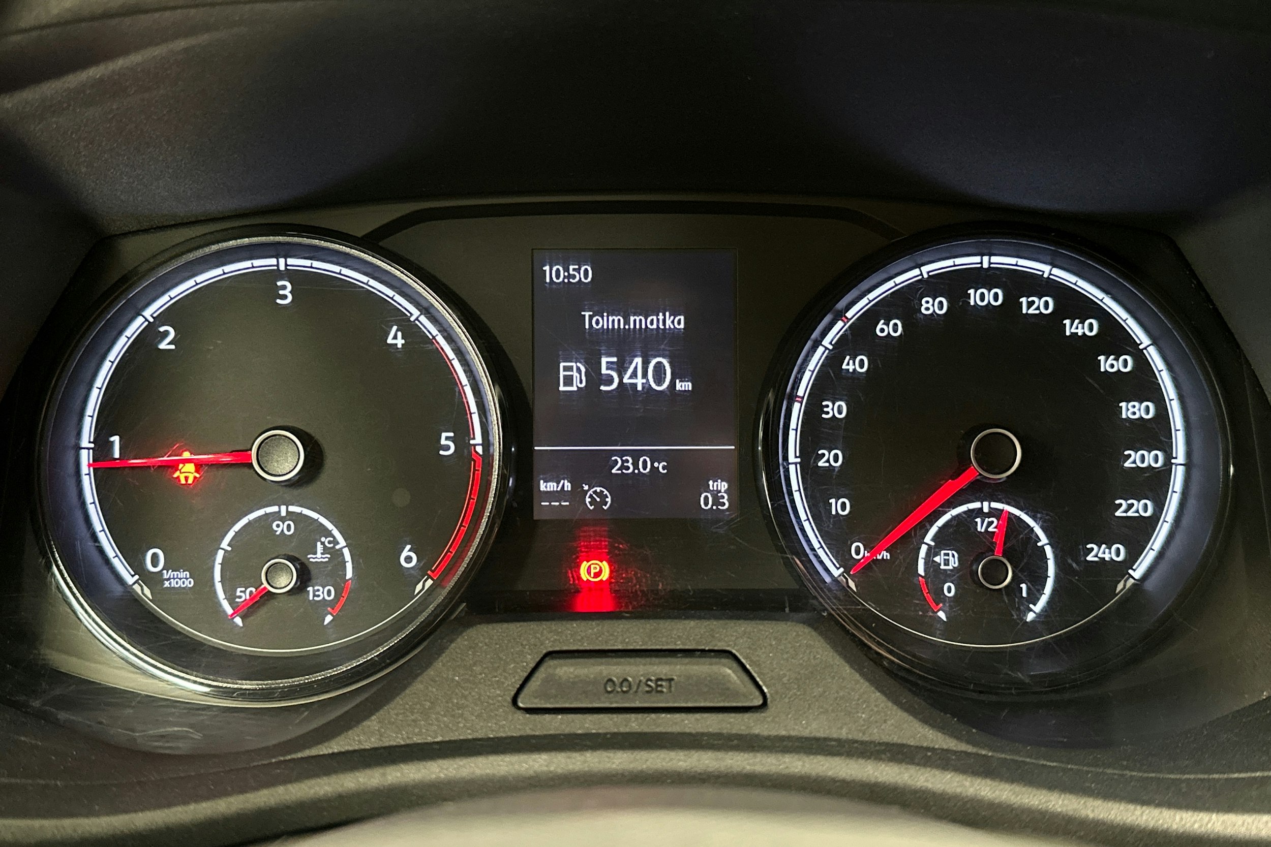 valkoinen Volkswagen Transporter 2023 kuva 14.