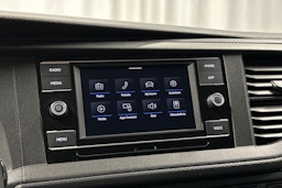valkoinen Volkswagen Transporter 2023 kuva 15.