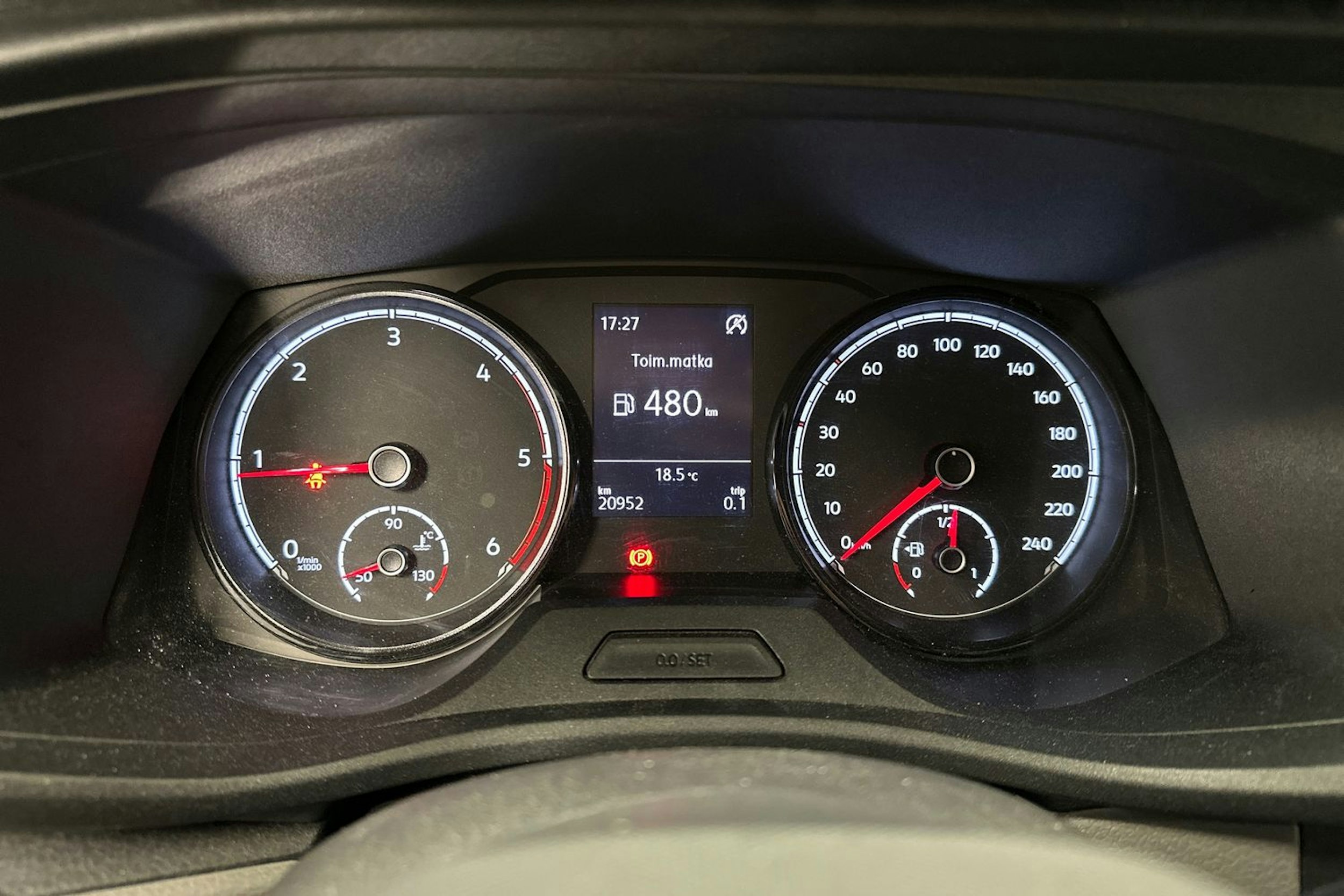 valkoinen Volkswagen Transporter 2023 kuva 10.