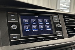 valkoinen Volkswagen Transporter 2023 kuva 12.