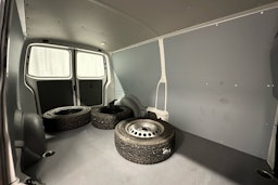 valkoinen Volkswagen Transporter 2023 kuva 11.