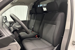 valkoinen Volkswagen Transporter 2023 kuva 12.