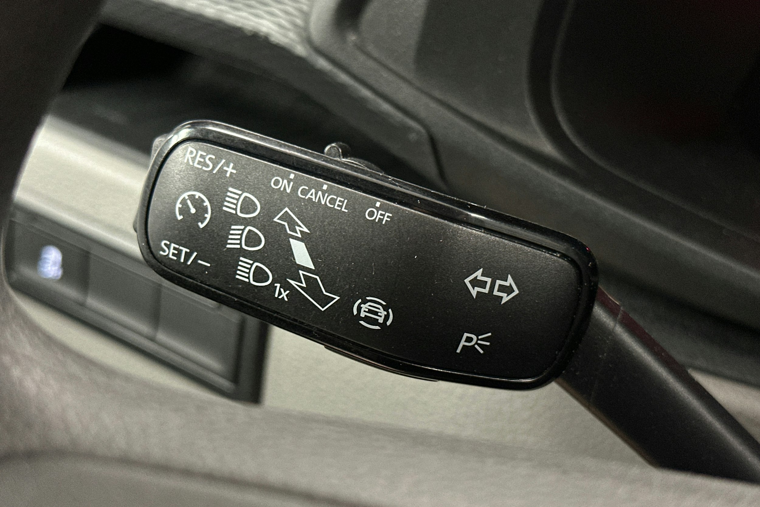 valkoinen Volkswagen Transporter 2023 kuva 15.