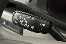valkoinen Volkswagen Transporter 2023 kuva 15.