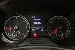 valkoinen Volkswagen Transporter 2023 kuva 16.