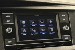 valkoinen Volkswagen Transporter 2023 kuva 17.