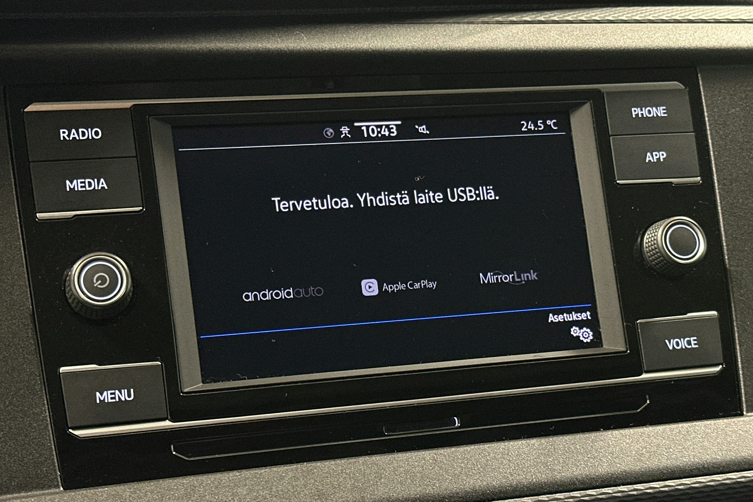 valkoinen Volkswagen Transporter 2023 kuva 18.