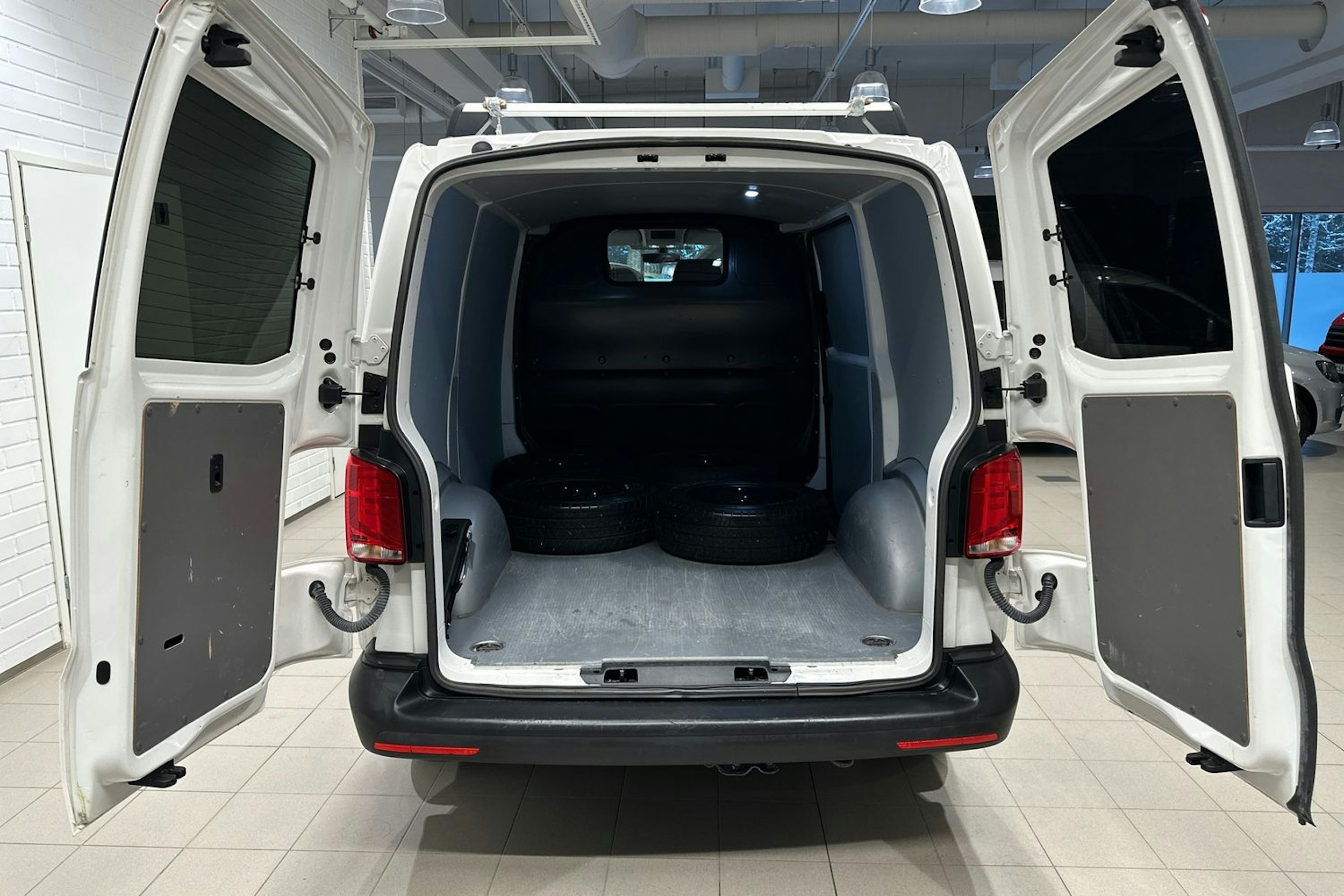 Valkoinen Volkswagen TRANSPORTER 2023 kuva 26.