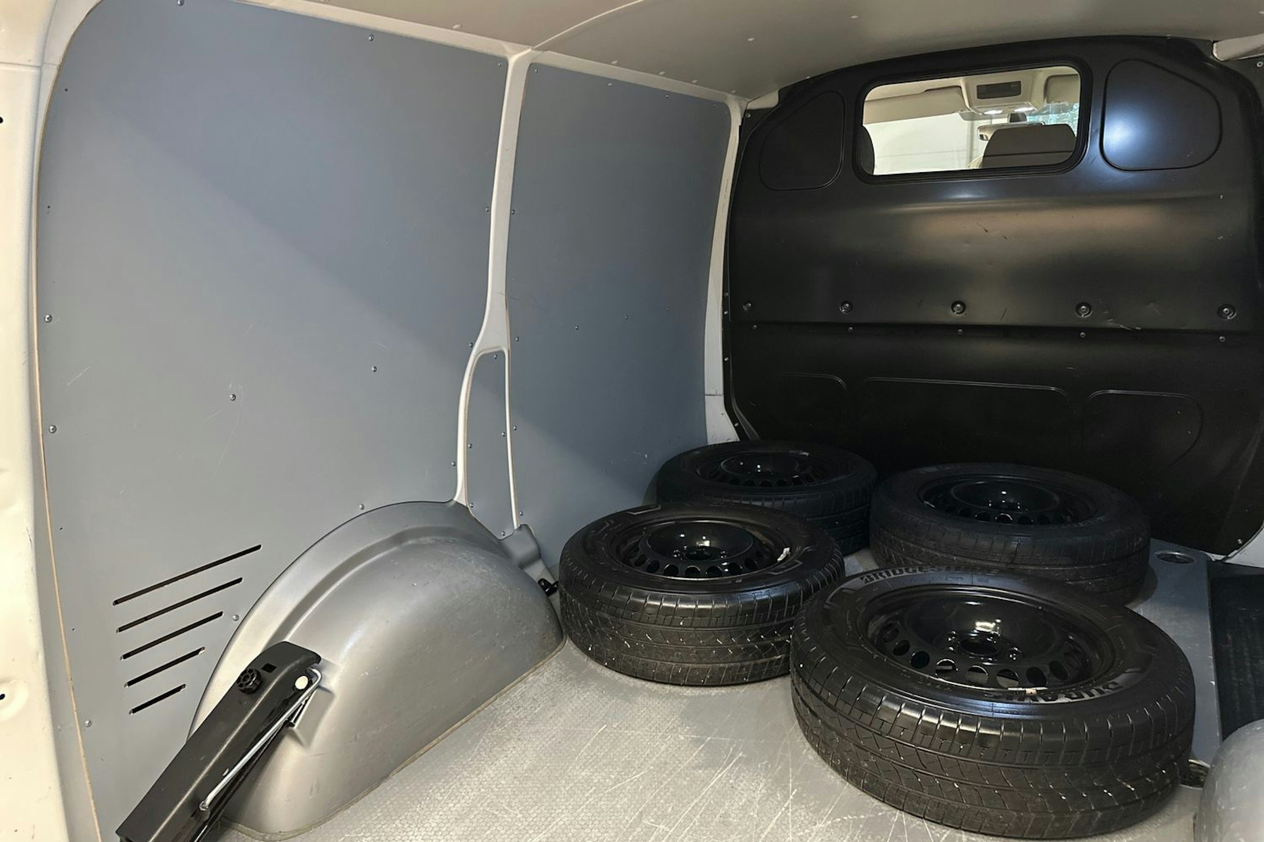 Valkoinen Volkswagen TRANSPORTER 2023 kuva 27.