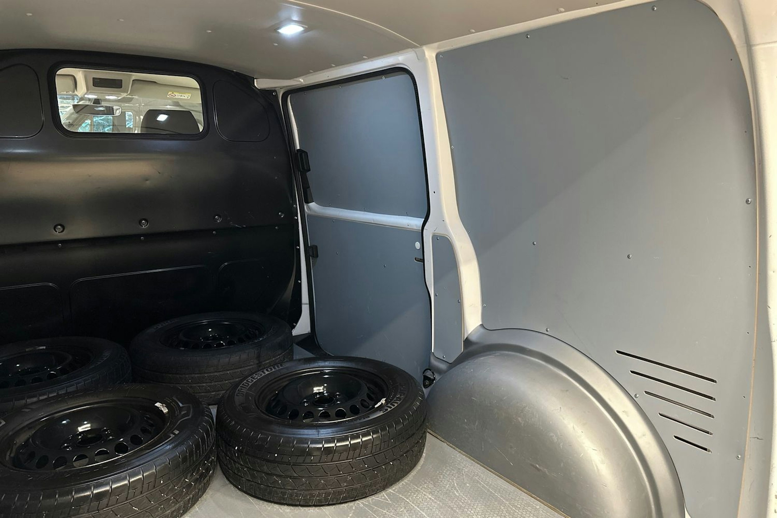 Valkoinen Volkswagen TRANSPORTER 2023 kuva 28.