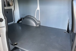 valkoinen Volkswagen Transporter 2023 kuva 10.
