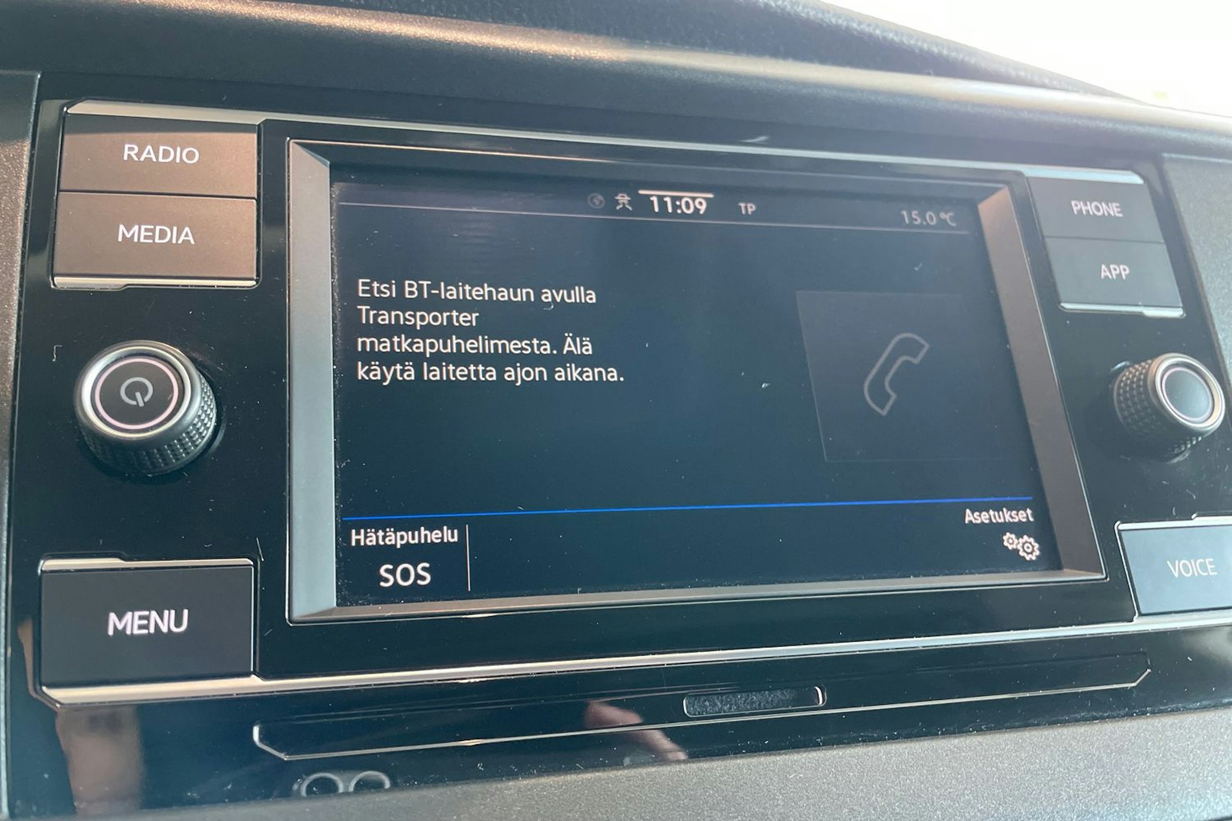 valkoinen Volkswagen Transporter 2023 kuva 14.