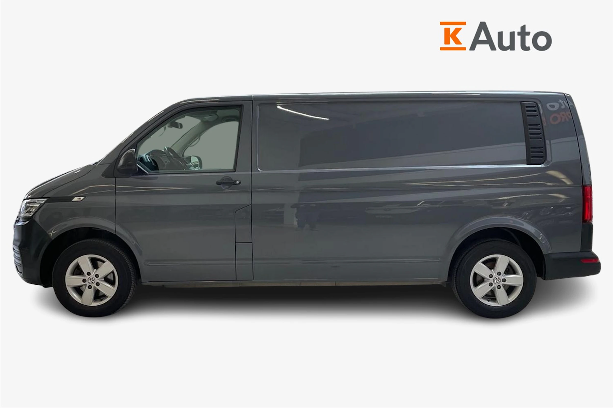 harmaa Volkswagen Transporter 2023 kuva 7.