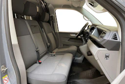 harmaa Volkswagen Transporter 2023 kuva 11.