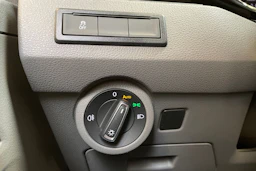 harmaa Volkswagen Transporter 2023 kuva 23.