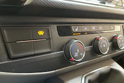 harmaa Volkswagen Transporter 2023 kuva 27.