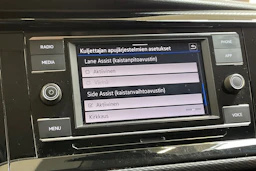 harmaa Volkswagen Transporter 2023 kuva 29.