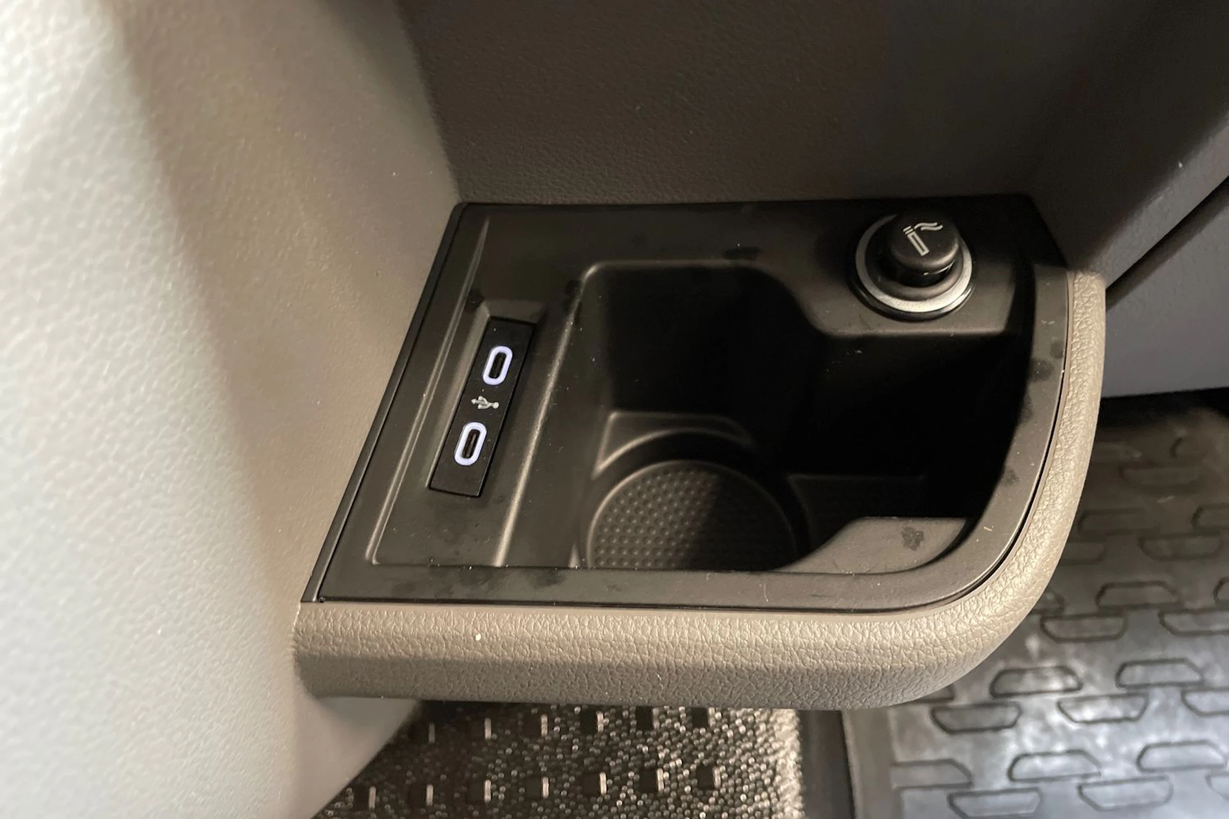 harmaa Volkswagen Transporter 2023 kuva 31.