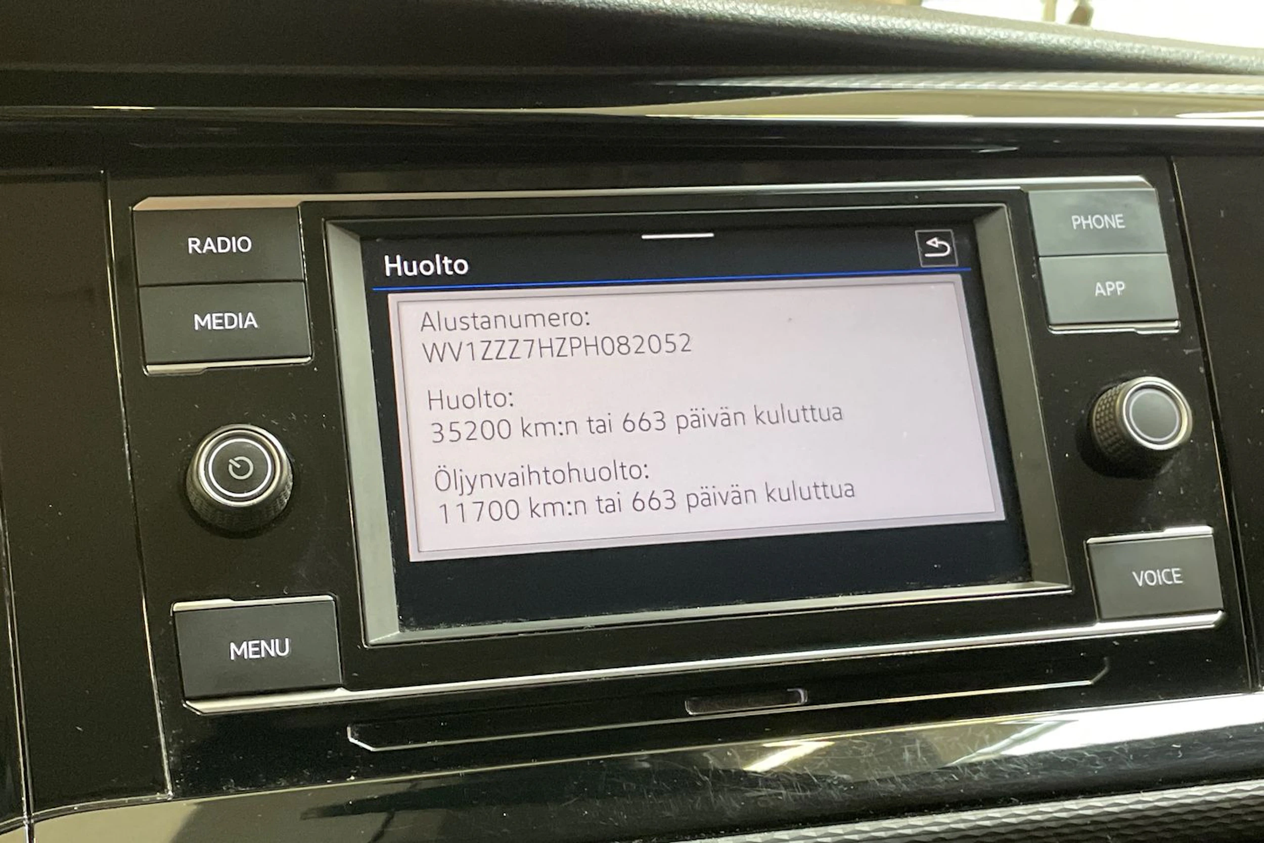 harmaa Volkswagen Transporter 2023 kuva 33.