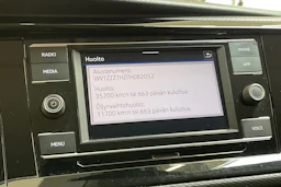harmaa Volkswagen Transporter 2023 kuva 33.
