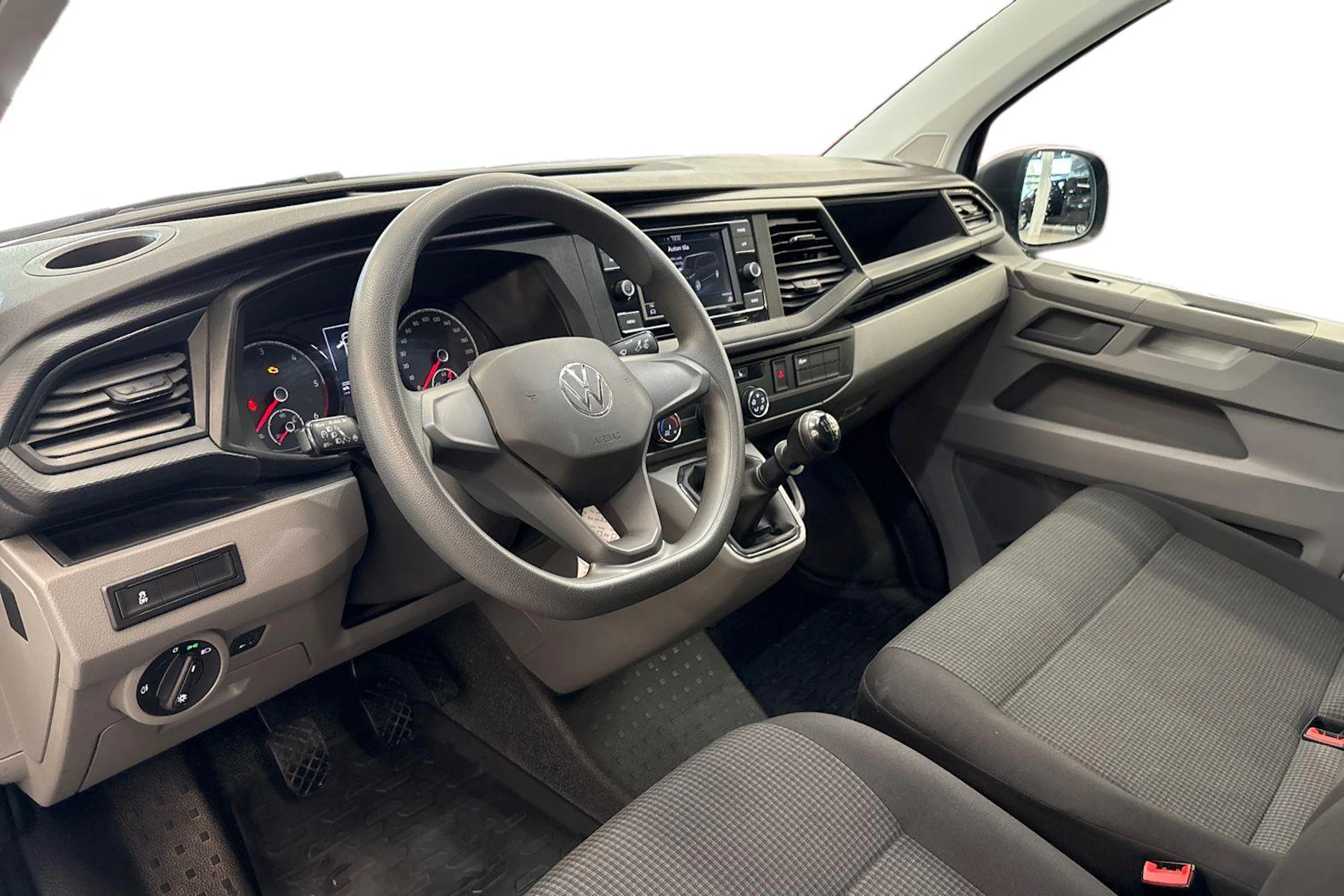 harmaa Volkswagen Transporter 2023 kuva 6.