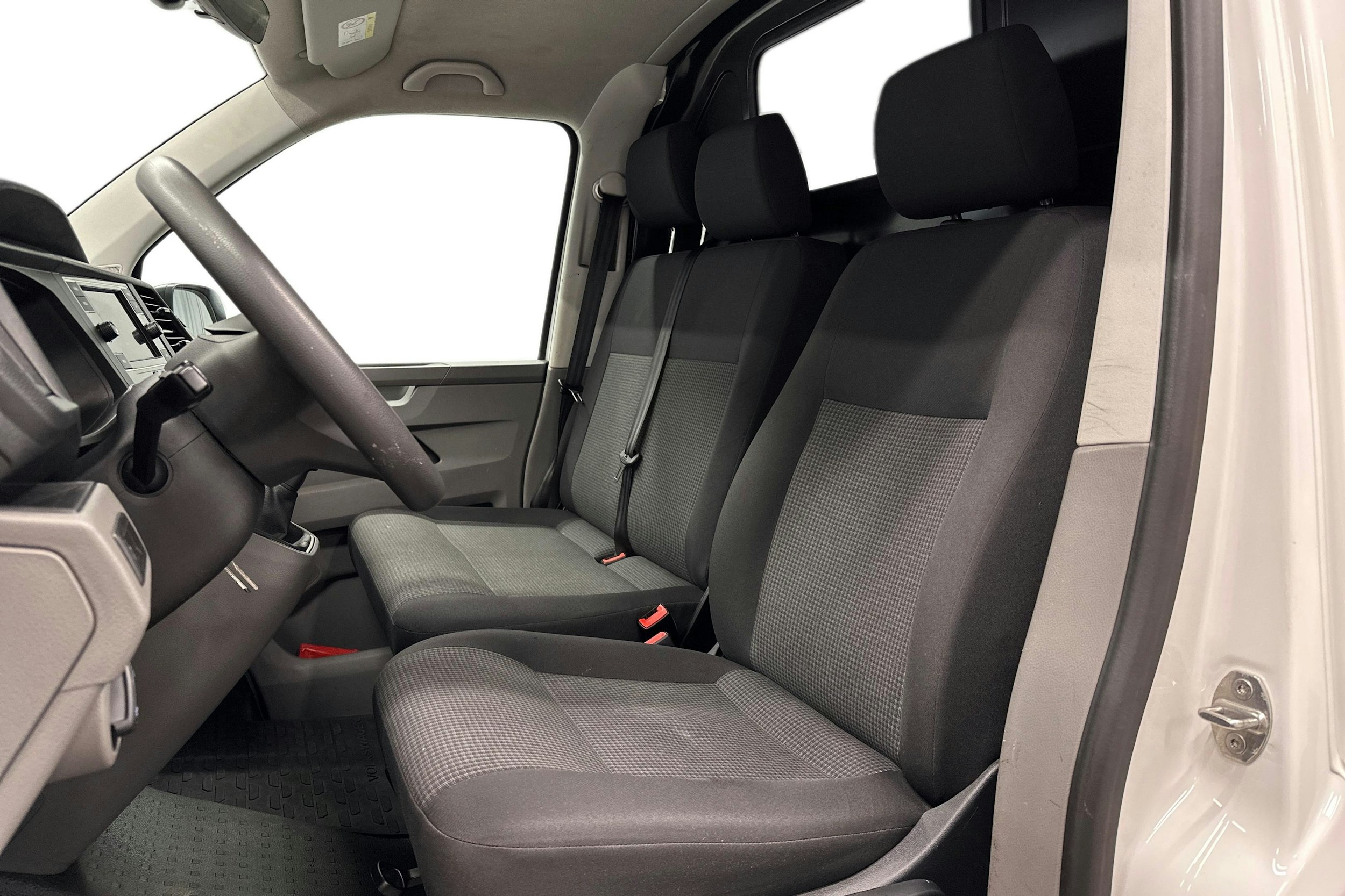 valkoinen Volkswagen Transporter 2023 kuva 8.