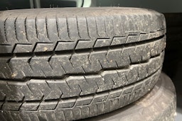 valkoinen Volkswagen Transporter 2023 kuva 25.