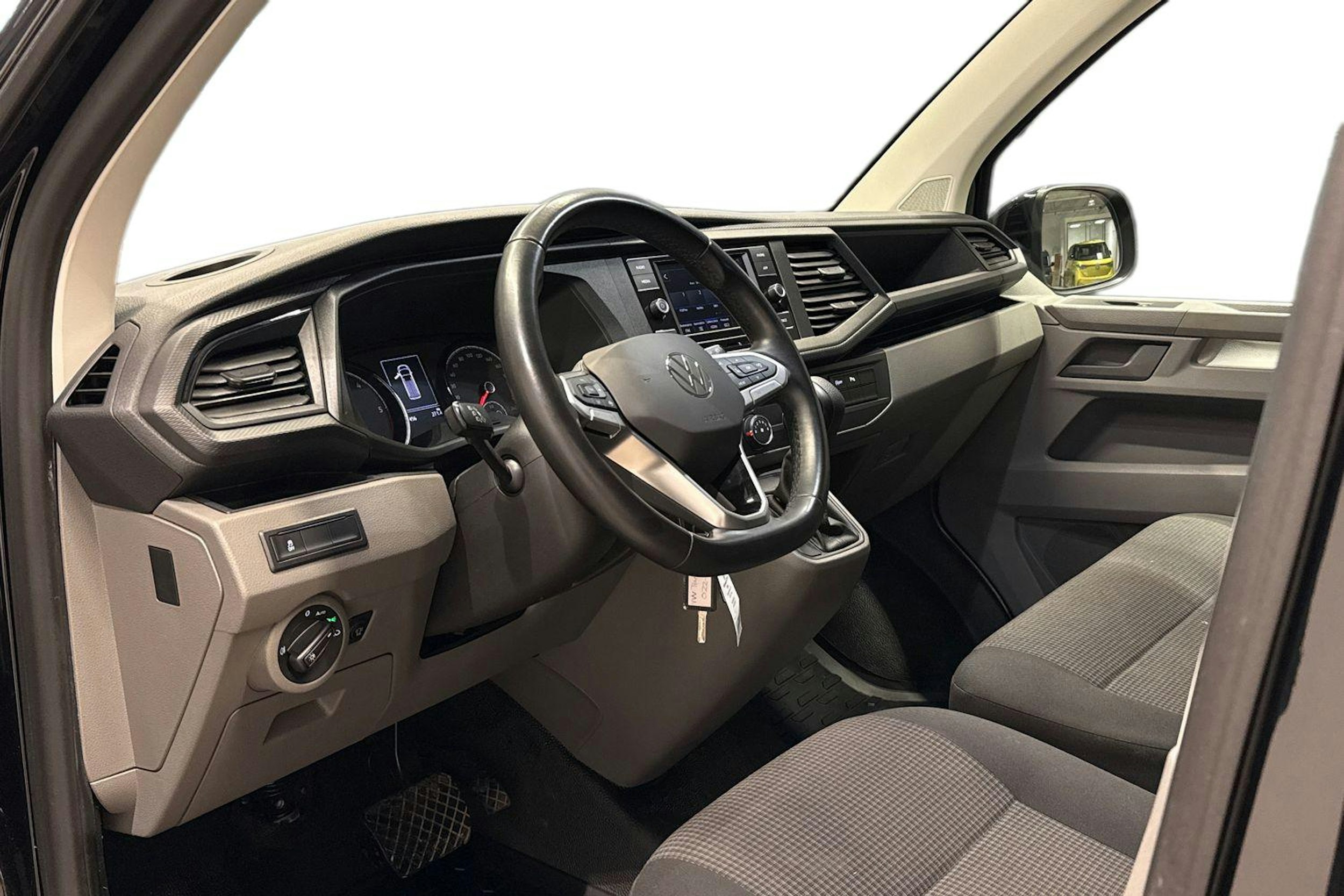 Musta Volkswagen TRANSPORTER 2023 kuva 8.