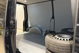 Musta Volkswagen TRANSPORTER 2023 kuva 16.