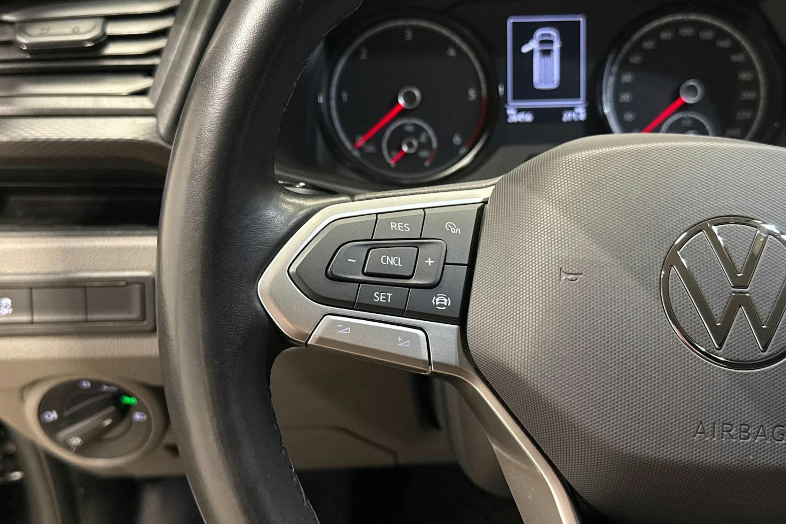 Musta Volkswagen TRANSPORTER 2023 kuva 18.