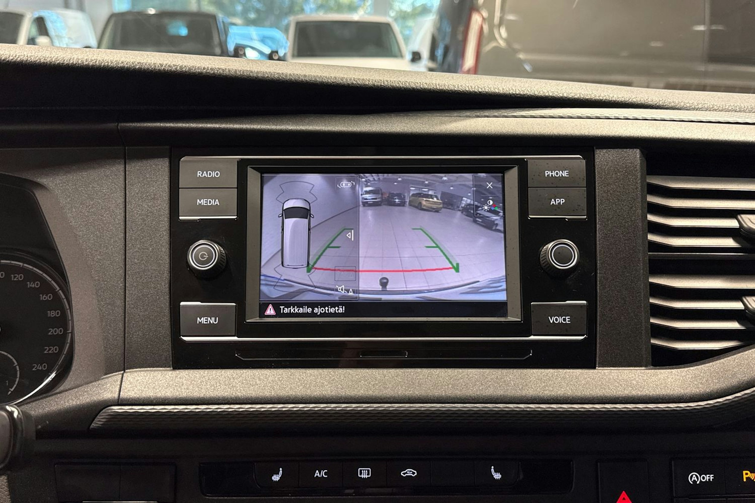 Musta Volkswagen TRANSPORTER 2023 kuva 20.