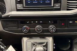 Musta Volkswagen TRANSPORTER 2023 kuva 22.