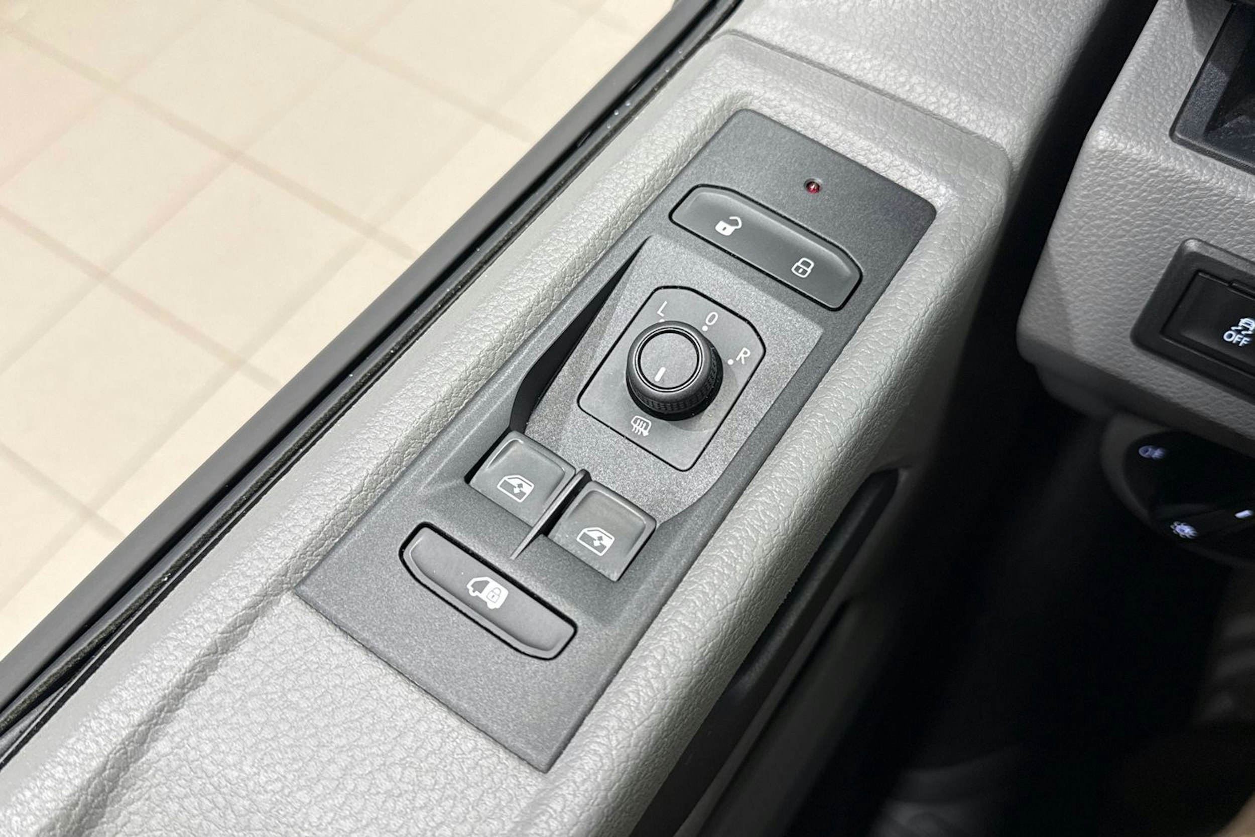 Musta Volkswagen TRANSPORTER 2023 kuva 25.