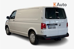 valkoinen Volkswagen Transporter 2023 kuva 2.