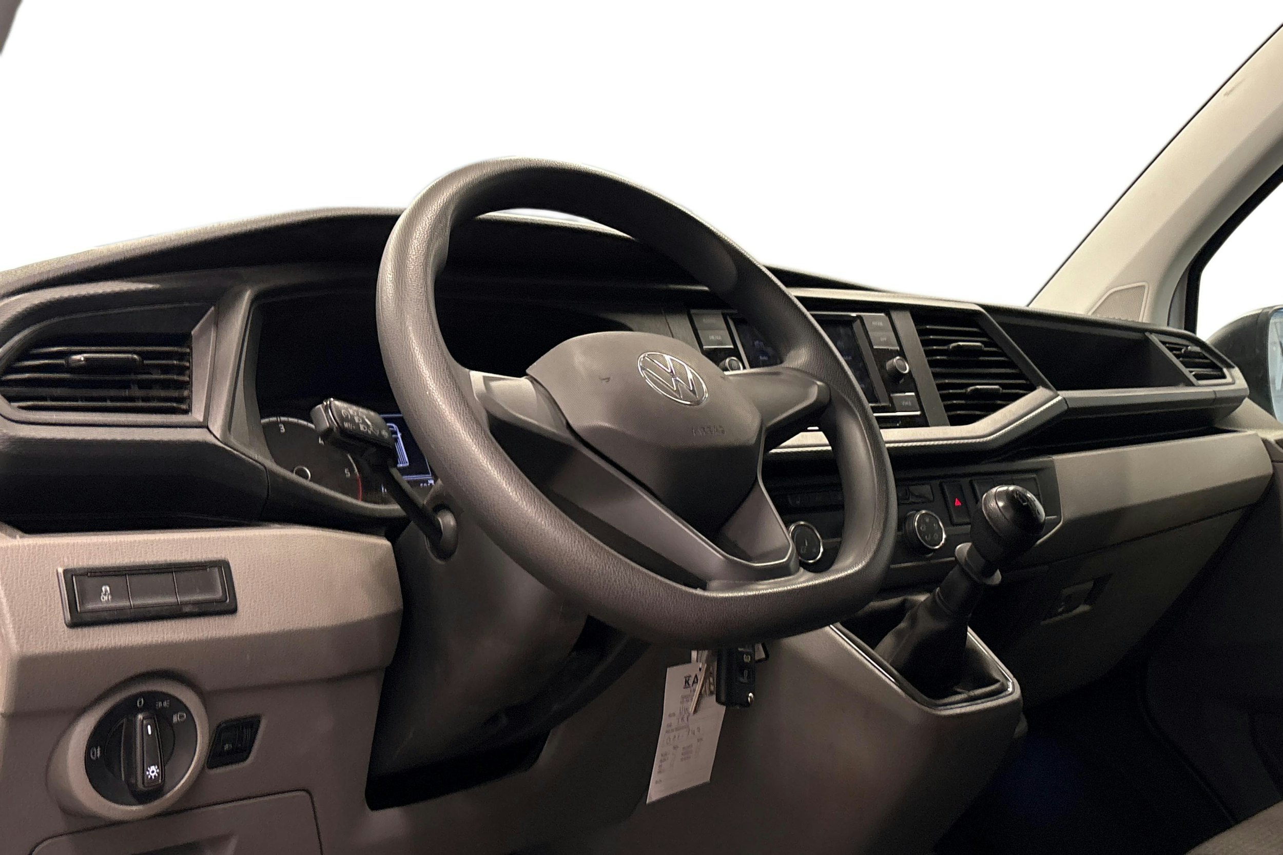 valkoinen Volkswagen Transporter 2023 kuva 3.