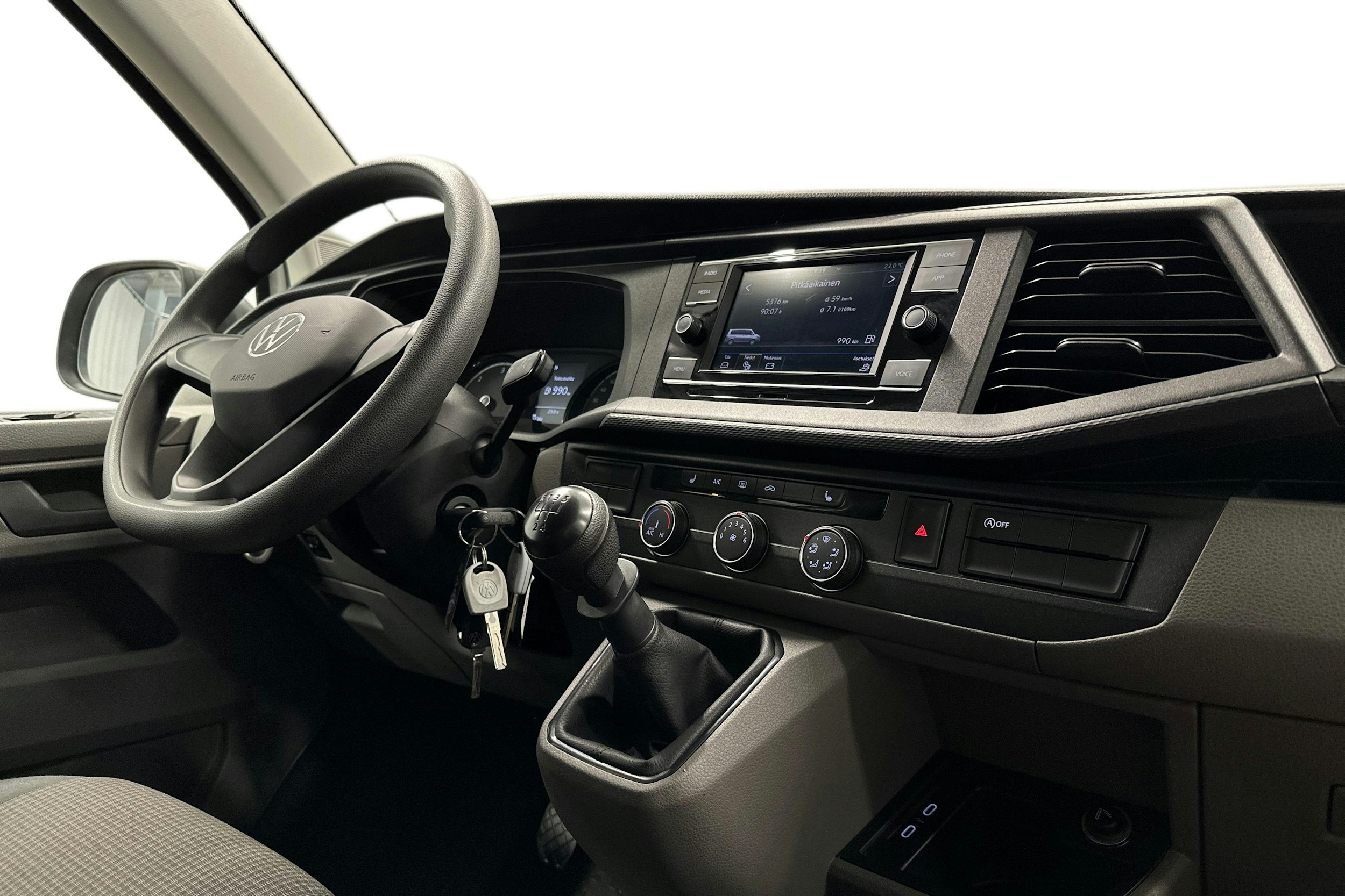 valkoinen Volkswagen Transporter 2023 kuva 7.