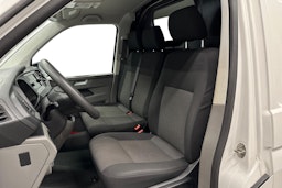 valkoinen Volkswagen Transporter 2023 kuva 8.
