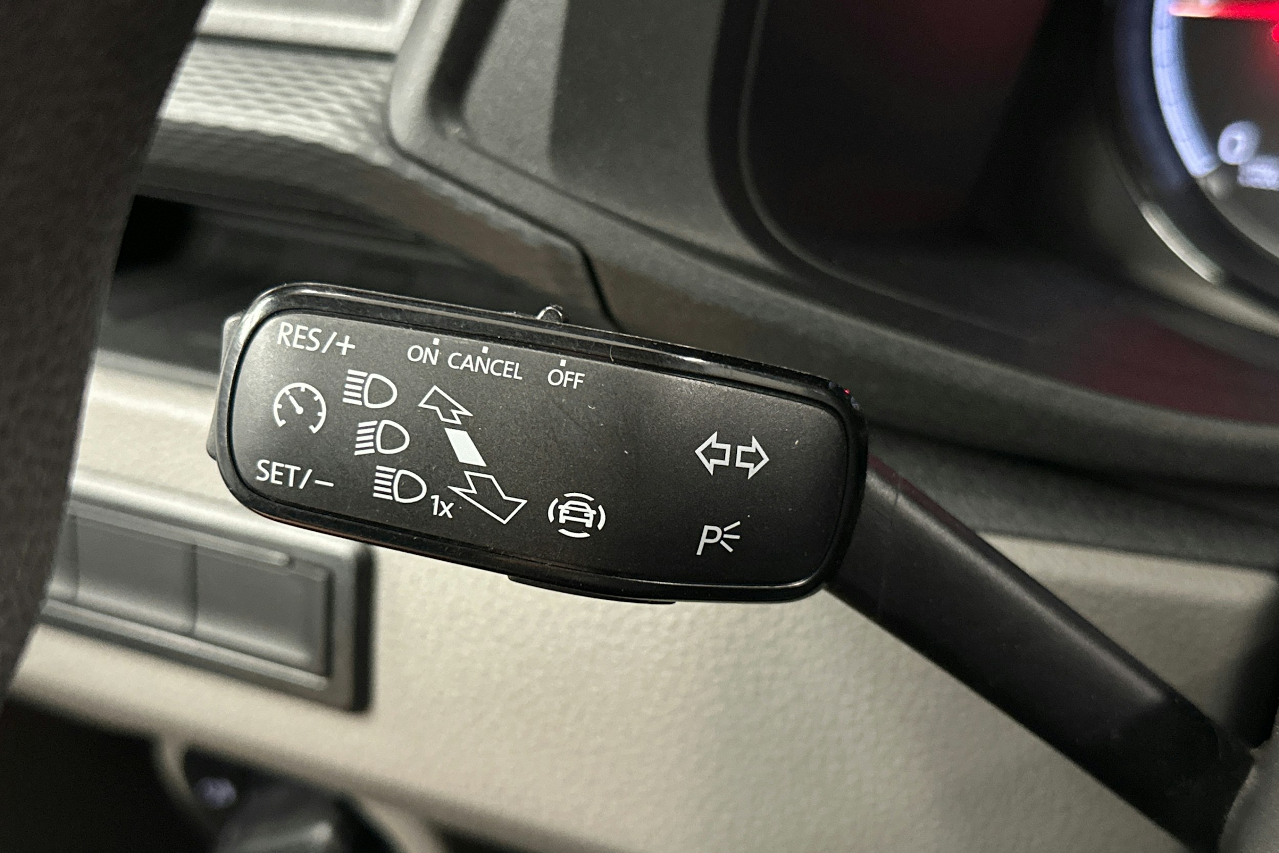 valkoinen Volkswagen Transporter 2023 kuva 15.