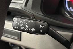 valkoinen Volkswagen Transporter 2023 kuva 15.