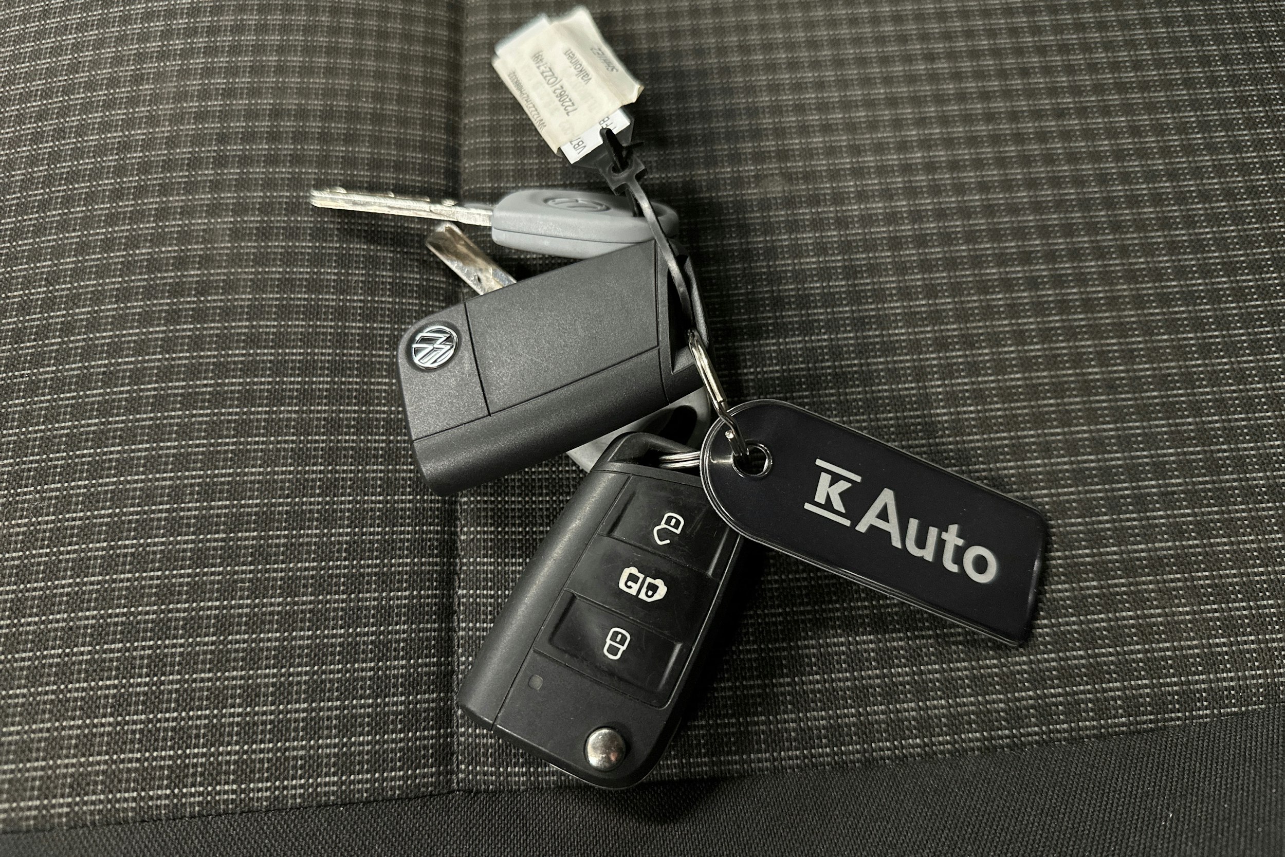 valkoinen Volkswagen Transporter 2023 kuva 20.