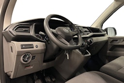 valkoinen Volkswagen Transporter 2023 kuva 8.
