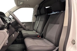 valkoinen Volkswagen Transporter 2023 kuva 11.