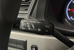 valkoinen Volkswagen Transporter 2023 kuva 18.