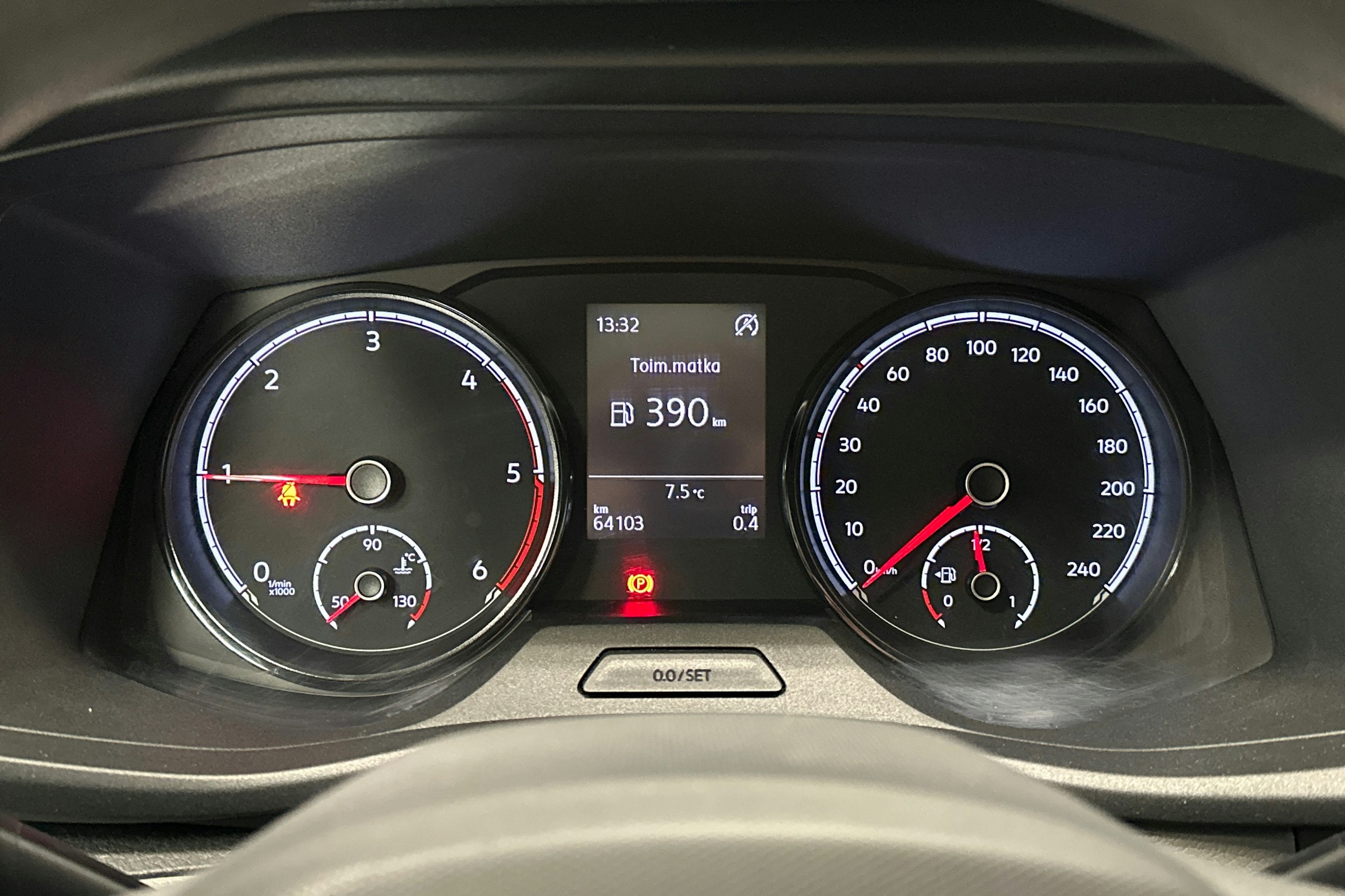 valkoinen Volkswagen Transporter 2023 kuva 19.