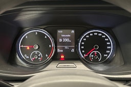 valkoinen Volkswagen Transporter 2023 kuva 19.