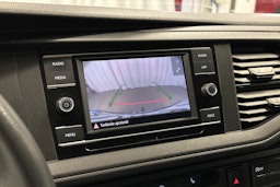 valkoinen Volkswagen Transporter 2023 kuva 23.